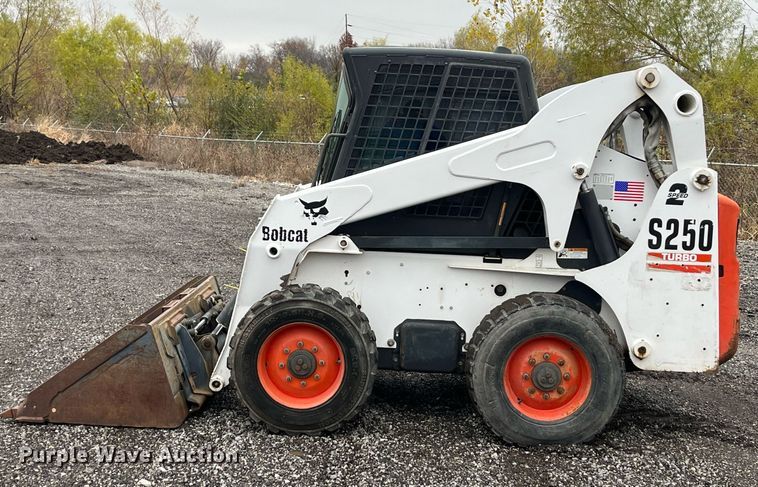 image for item LK9633 2002 Bobcat S250  skid steer loader