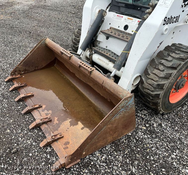 image for item LK9633 2002 Bobcat S250  skid steer loader