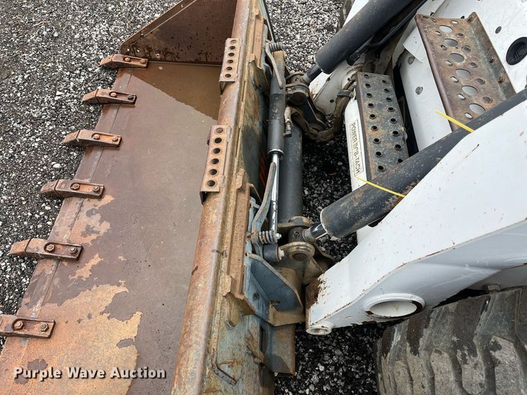 image for item LK9633 2002 Bobcat S250  skid steer loader