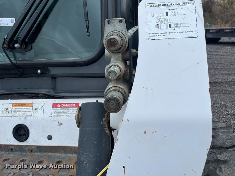 image for item LK9633 2002 Bobcat S250  skid steer loader