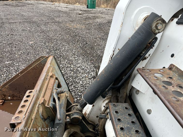 image for item LK9633 2002 Bobcat S250  skid steer loader