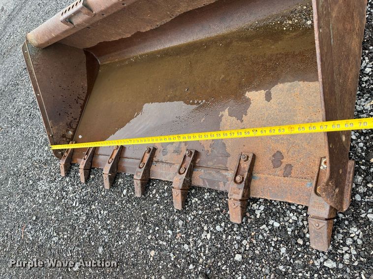 image for item LK9633 2002 Bobcat S250  skid steer loader