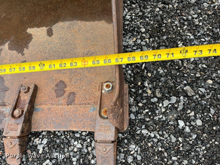 image for item LK9633 2002 Bobcat S250  skid steer loader