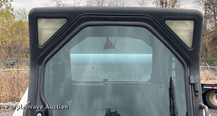 image for item LK9633 2002 Bobcat S250  skid steer loader