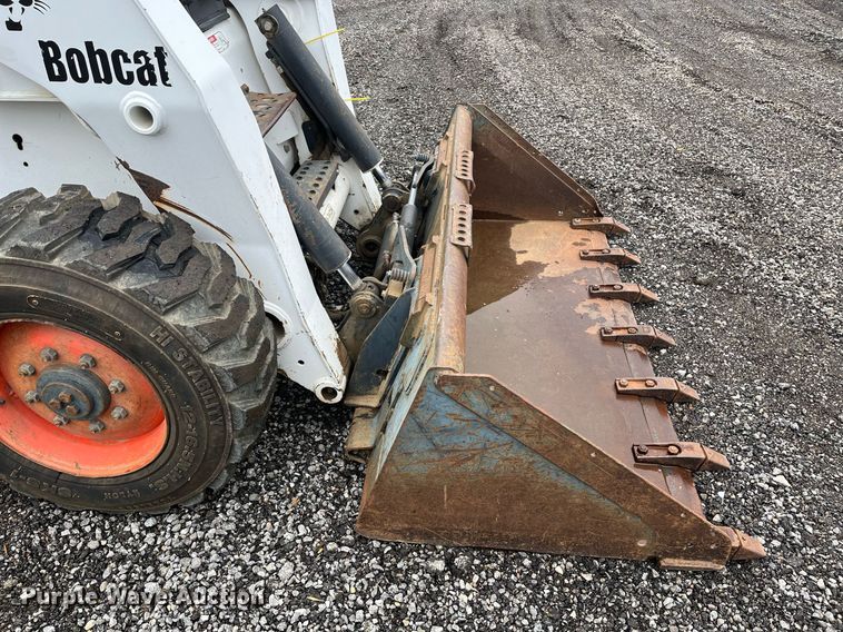 image for item LK9633 2002 Bobcat S250  skid steer loader