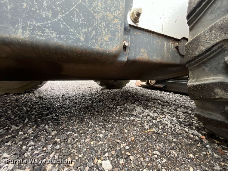 image for item LK9633 2002 Bobcat S250  skid steer loader