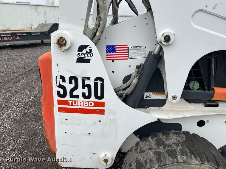 image for item LK9633 2002 Bobcat S250  skid steer loader