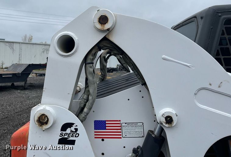 image for item LK9633 2002 Bobcat S250  skid steer loader