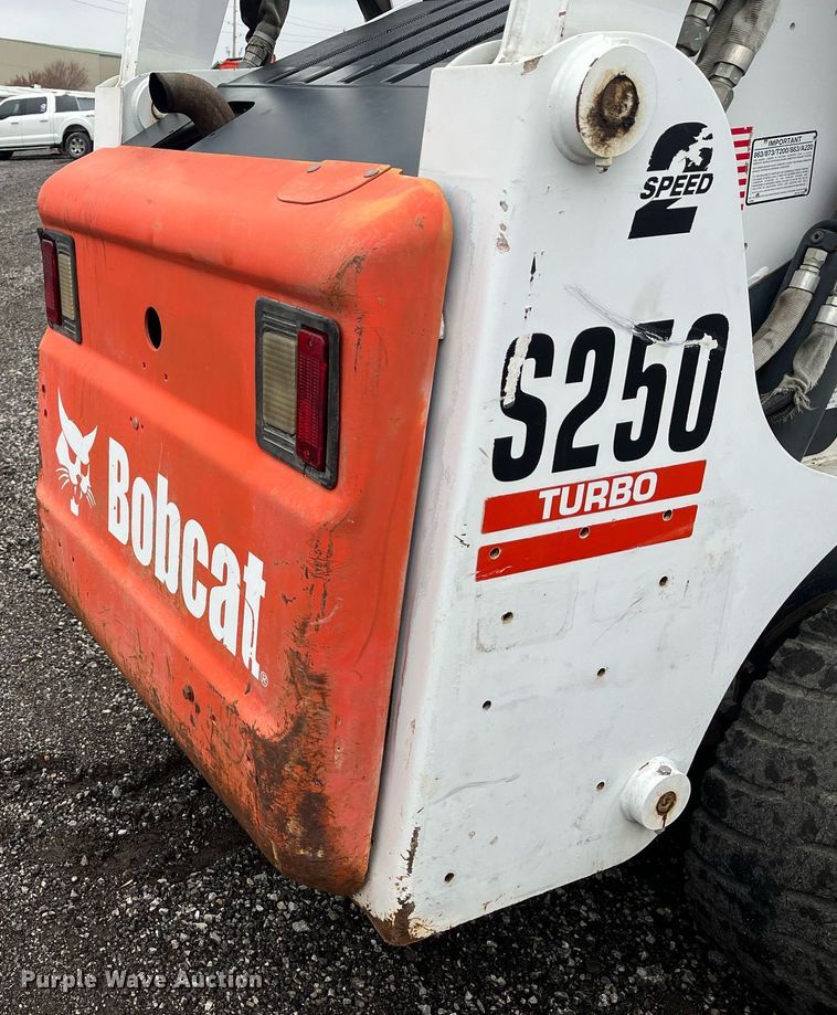 image for item LK9633 2002 Bobcat S250  skid steer loader