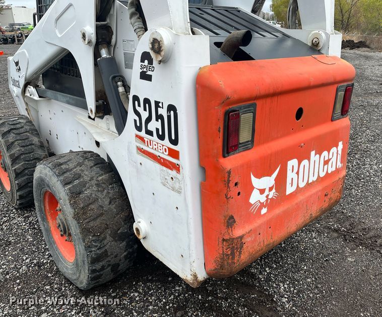 image for item LK9633 2002 Bobcat S250  skid steer loader