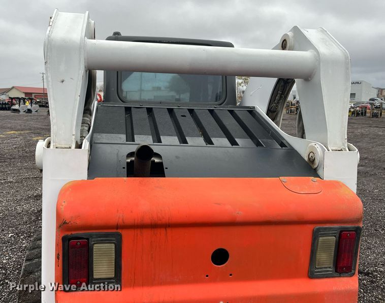 image for item LK9633 2002 Bobcat S250  skid steer loader