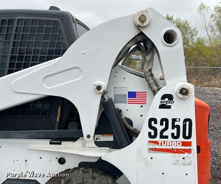 image for item LK9633 2002 Bobcat S250  skid steer loader