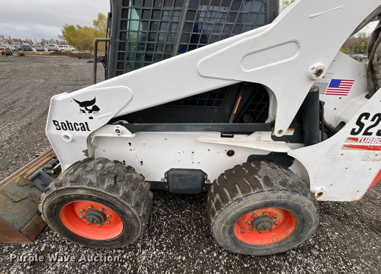 image for item LK9633 2002 Bobcat S250  skid steer loader