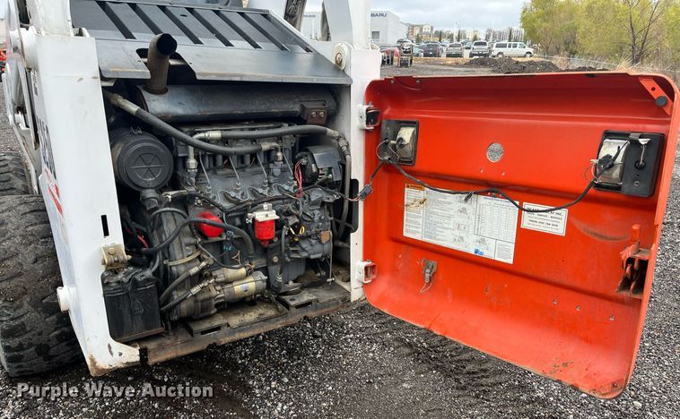 image for item LK9633 2002 Bobcat S250  skid steer loader