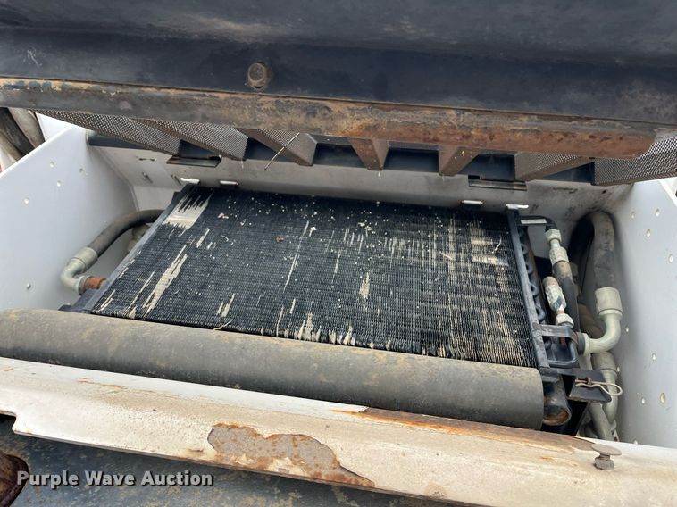 image for item LK9633 2002 Bobcat S250  skid steer loader