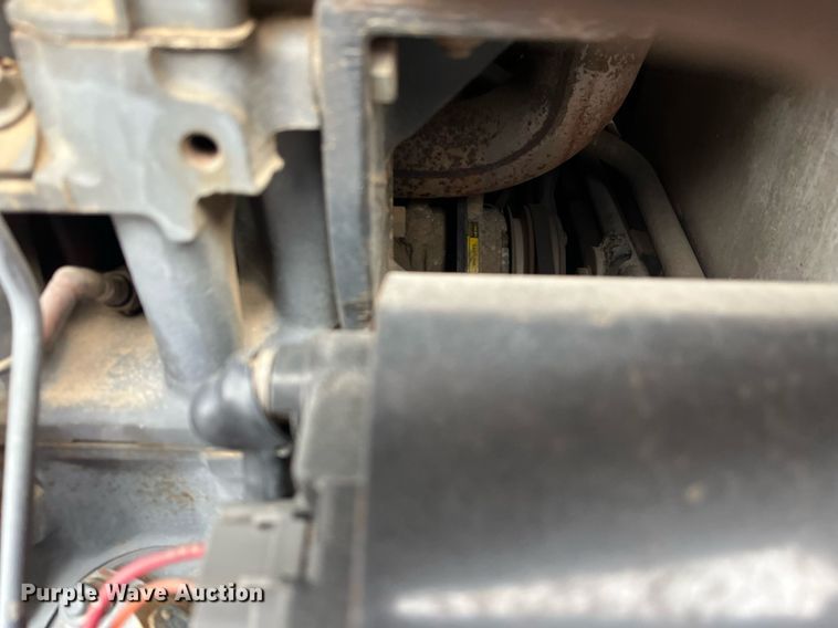 image for item LK9633 2002 Bobcat S250  skid steer loader