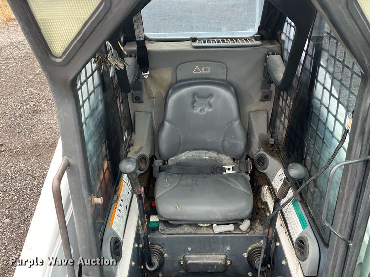 image for item LK9633 2002 Bobcat S250  skid steer loader