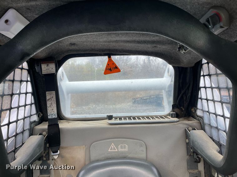 image for item LK9633 2002 Bobcat S250  skid steer loader