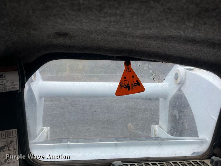 image for item LK9633 2002 Bobcat S250  skid steer loader