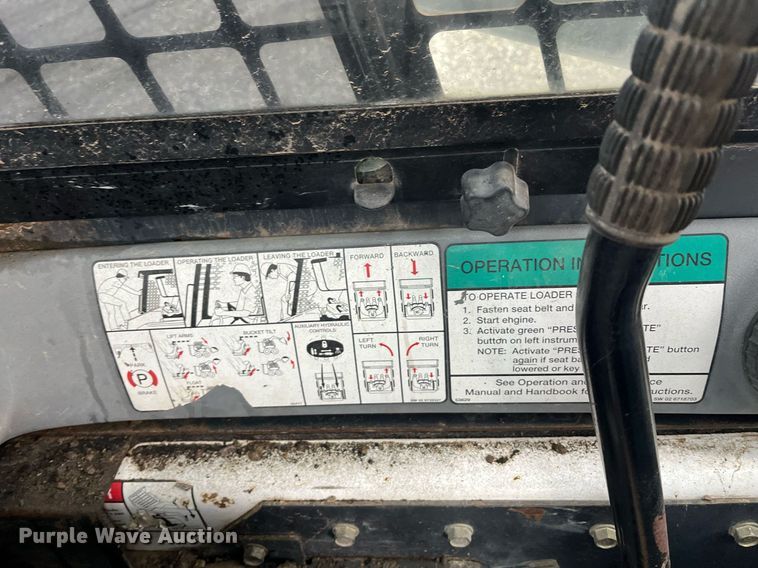 image for item LK9633 2002 Bobcat S250  skid steer loader