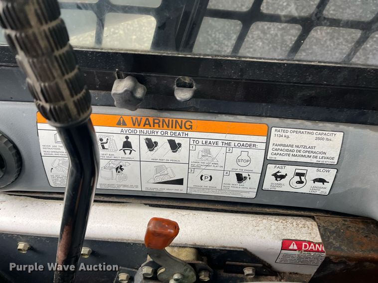 image for item LK9633 2002 Bobcat S250  skid steer loader