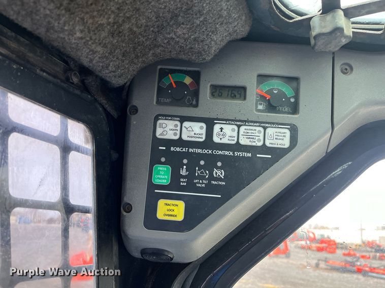 image for item LK9633 2002 Bobcat S250  skid steer loader