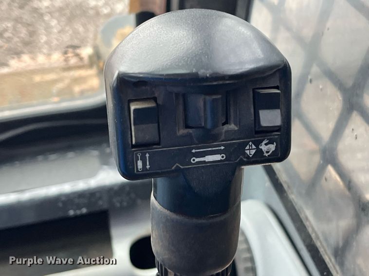 image for item LK9633 2002 Bobcat S250  skid steer loader