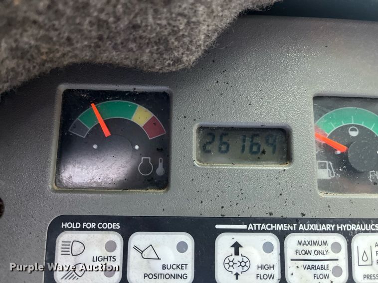 image for item LK9633 2002 Bobcat S250  skid steer loader