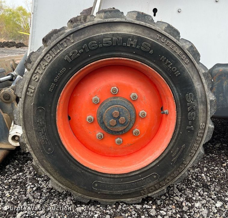 image for item LK9633 2002 Bobcat S250  skid steer loader