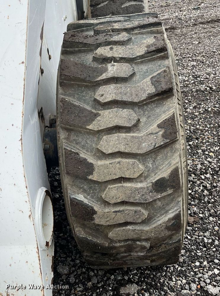 image for item LK9633 2002 Bobcat S250  skid steer loader