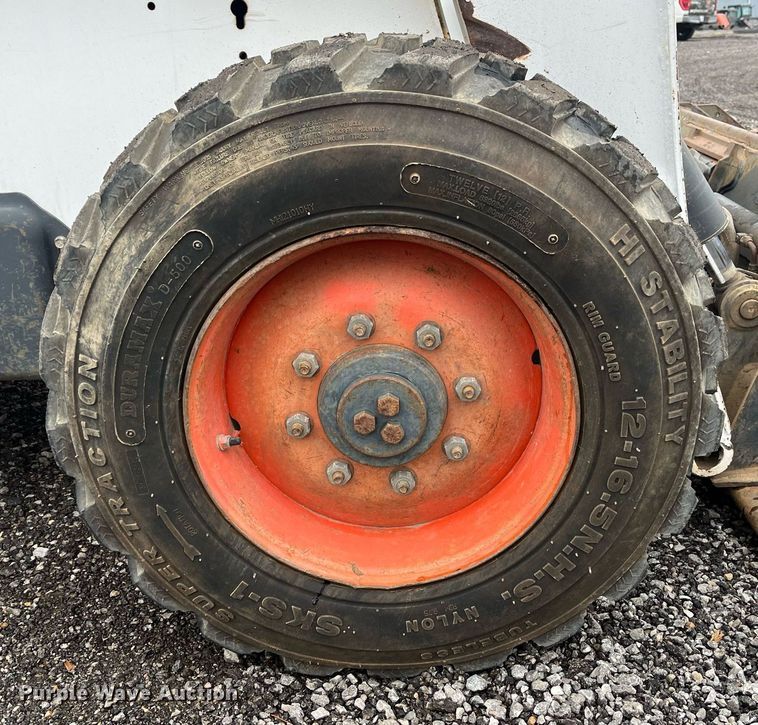 image for item LK9633 2002 Bobcat S250  skid steer loader