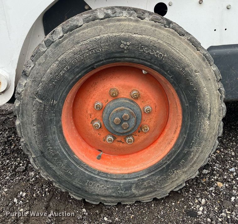 image for item LK9633 2002 Bobcat S250  skid steer loader