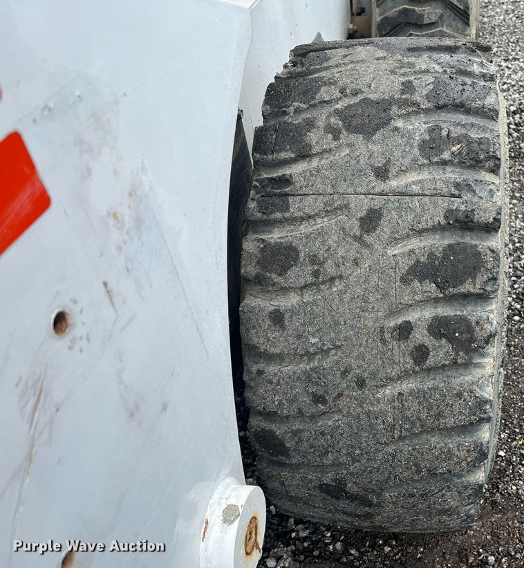 image for item LK9633 2002 Bobcat S250  skid steer loader