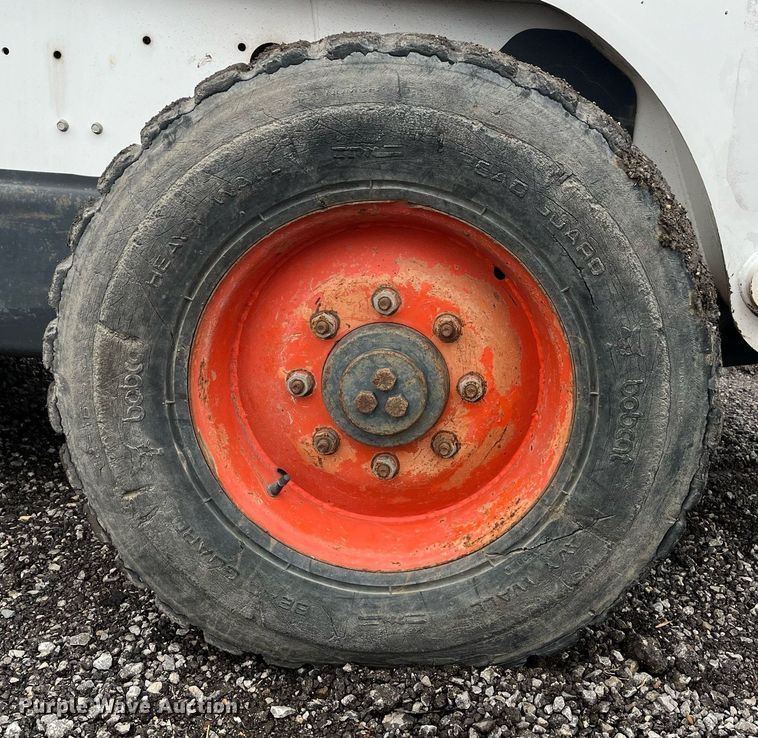 image for item LK9633 2002 Bobcat S250  skid steer loader