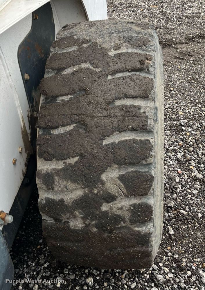 image for item LK9633 2002 Bobcat S250  skid steer loader