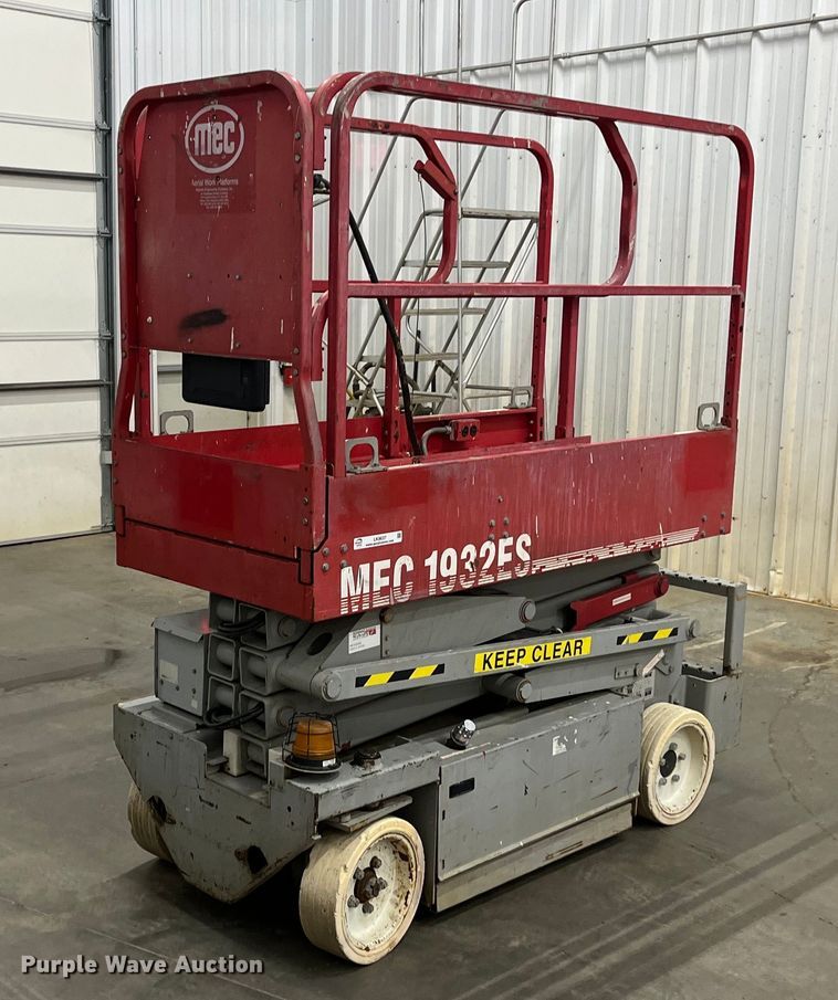 image for item LK9637 2001 Mec 1932ES  scissor lift