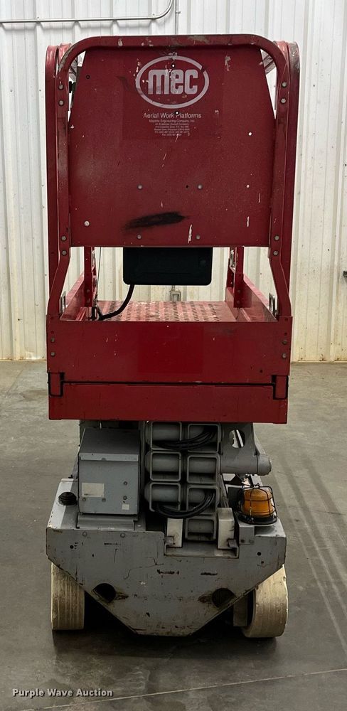 image for item LK9637 2001 Mec 1932ES  scissor lift