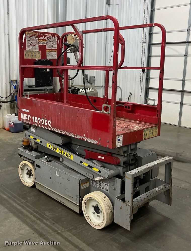 image for item LK9637 2001 Mec 1932ES  scissor lift