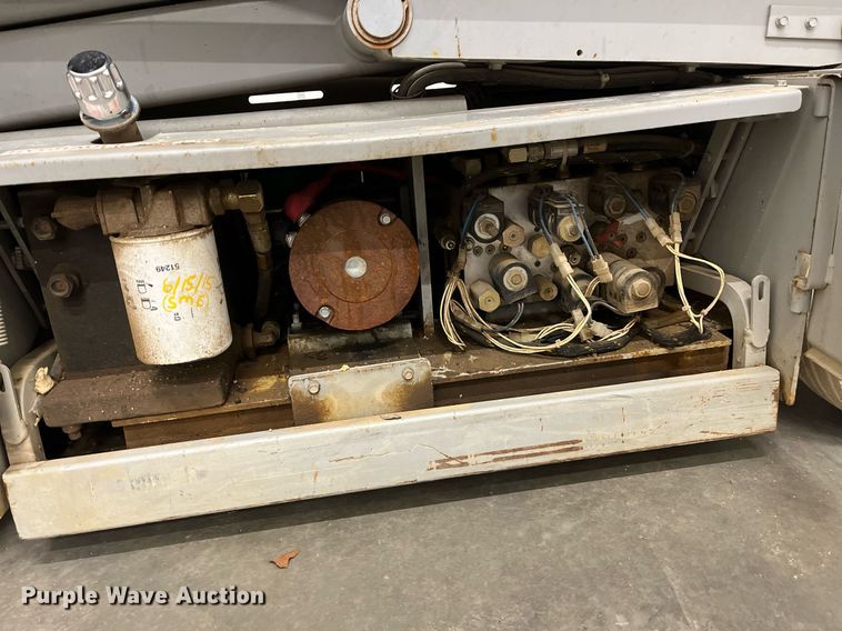 image for item LK9637 2001 Mec 1932ES  scissor lift