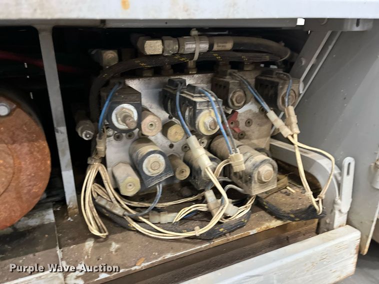 image for item LK9637 2001 Mec 1932ES  scissor lift