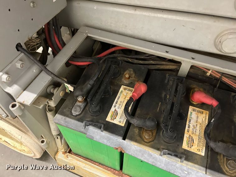 image for item LK9637 2001 Mec 1932ES  scissor lift