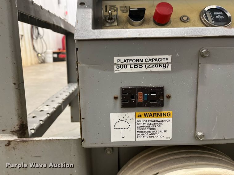 image for item LK9637 2001 Mec 1932ES  scissor lift