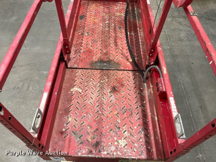 image for item LK9637 2001 Mec 1932ES  scissor lift