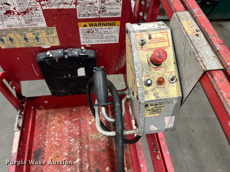 image for item LK9637 2001 Mec 1932ES  scissor lift