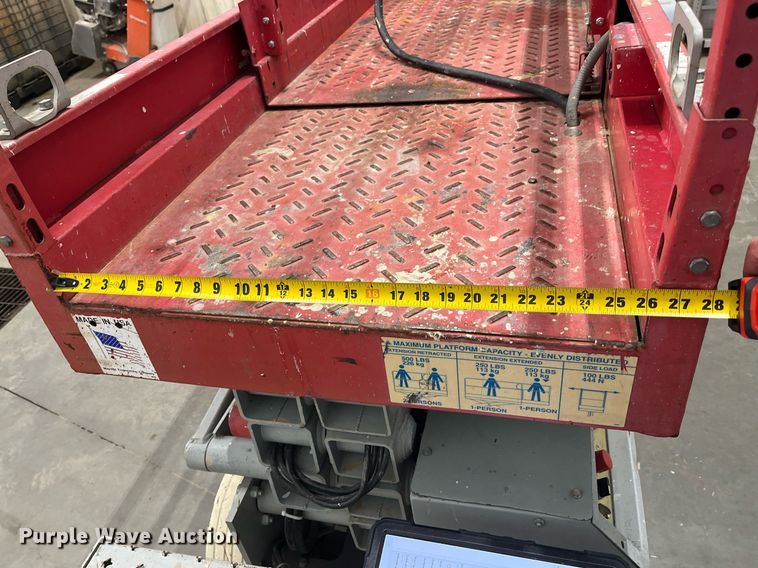 image for item LK9637 2001 Mec 1932ES  scissor lift