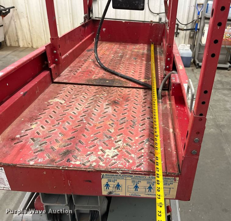 image for item LK9637 2001 Mec 1932ES  scissor lift