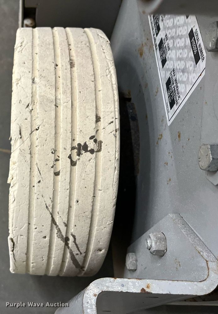 image for item LK9637 2001 Mec 1932ES  scissor lift