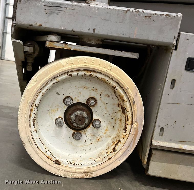 image for item LK9637 2001 Mec 1932ES  scissor lift