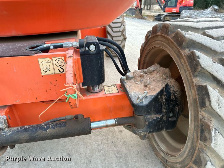 image for item LK9681 2014 JLG 600AJ  boom lift