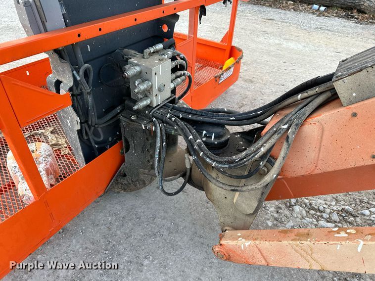 image for item LK9681 2014 JLG 600AJ  boom lift